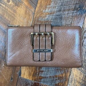 Michael Kors Gansevoort Brown Leather Wallet Gold Buckle Snap Closure